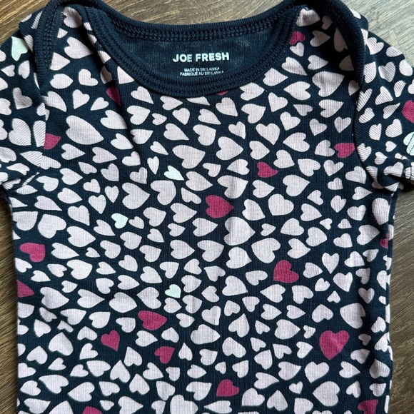 💗Joe Fresh Onesie 3-6 Months - Picture 2 of 6